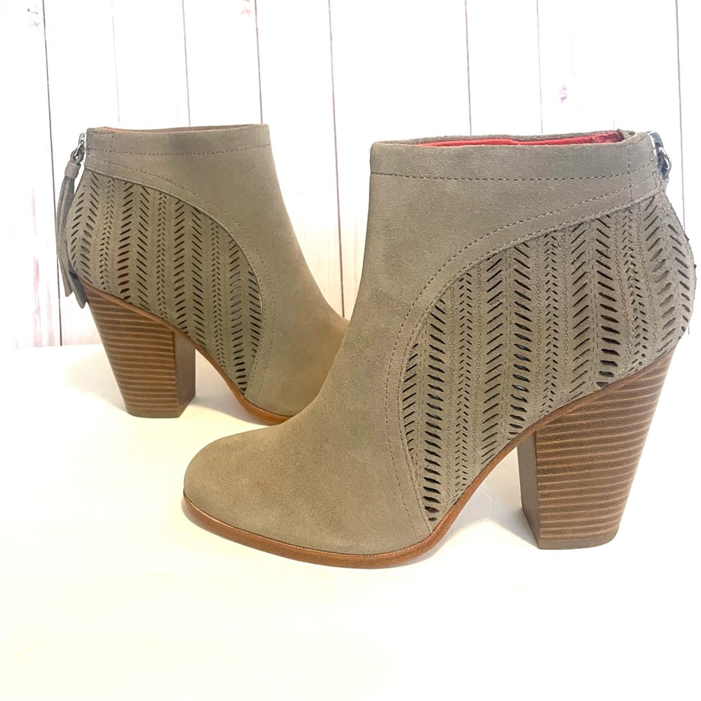 Coach Honey Ankle Boots Taupe Tan Bootie Size 9 Suede